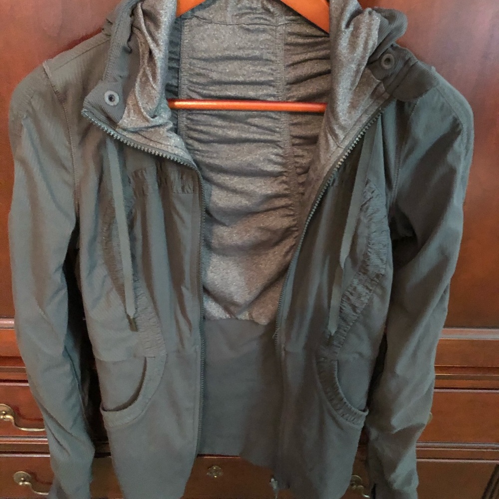 Lululemon dance studio jacket LIKE NEW size 6